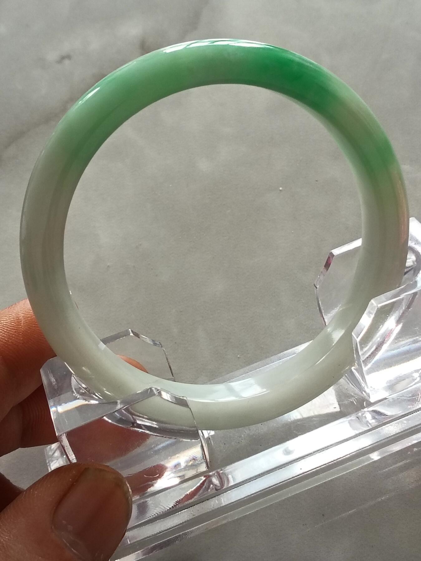 翡翠手镯  圈口56mm