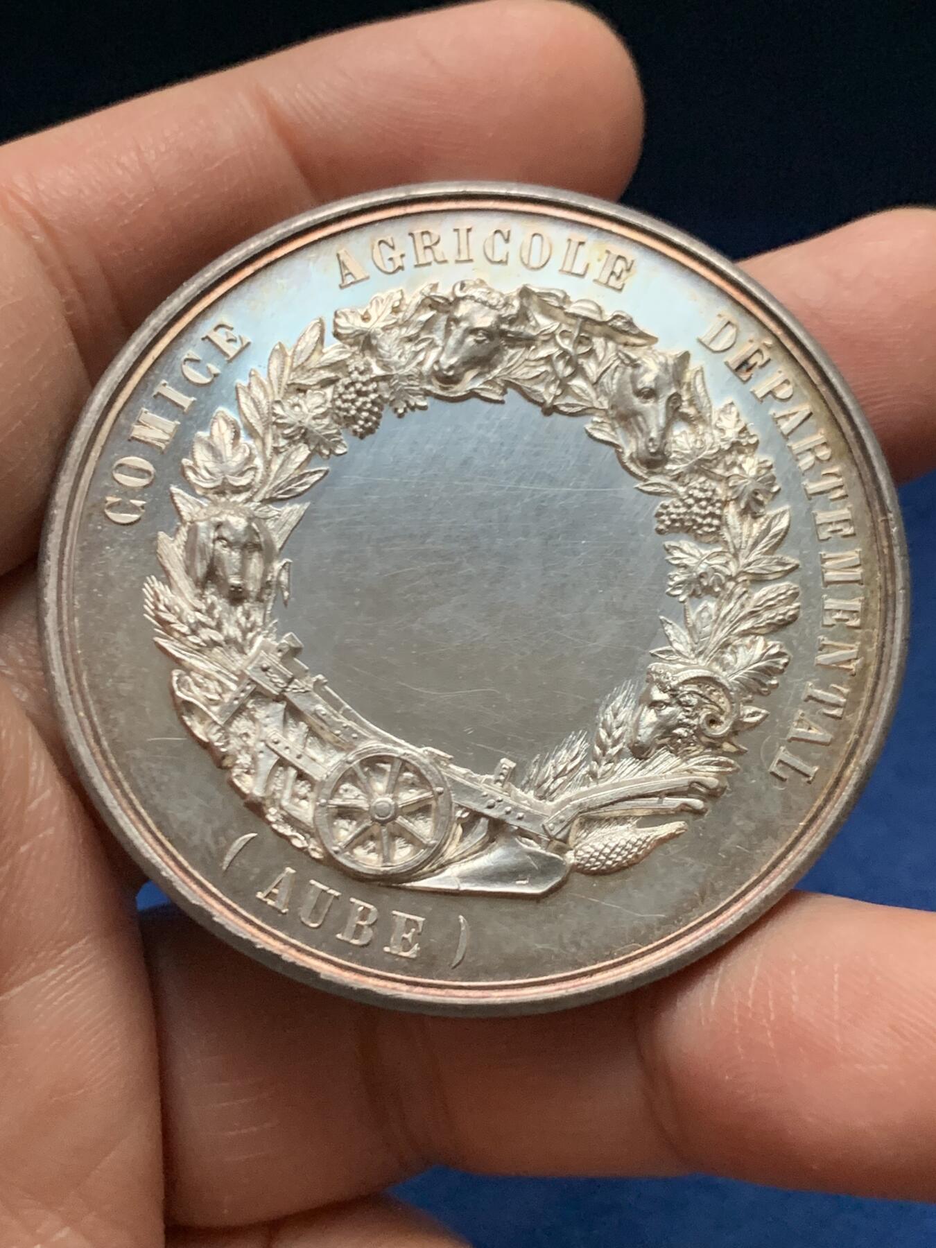 《竞宝斋》第451场 周日，周一，周二  3场连拍 （全场包邮，欢迎送拍） 法国奥布省农业展览会银章，著名雕刻家让·拉格朗日的《播种》，63.82g，50.5mm，丰饶角边铭