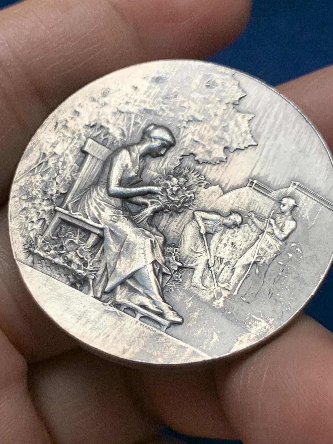 《竞宝斋》第451场 周日，周一，周二  3场连拍 （全场包邮，欢迎送拍） 法国文森园艺协会银章，26.62g，38.6mm，野猪头+菱形aregnt 950/1000边铭