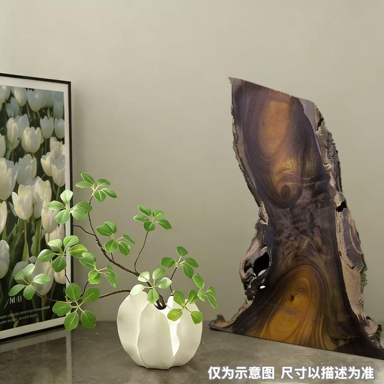 零元拍：金丝楠牌子 山水意境 满金丝 果香满满，尺寸：19.5/18/1.4CM。因为是原材料，木材还未干透