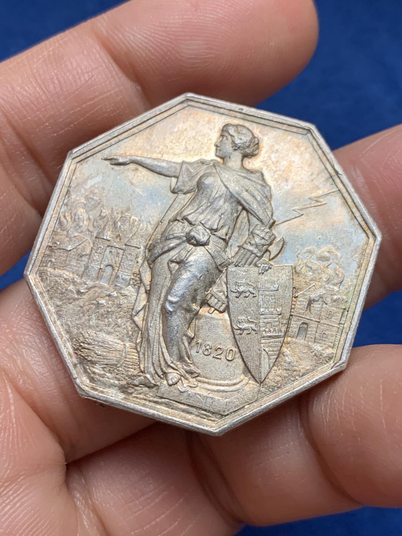 《竞宝斋》第451场 周日，周一，周二  3场连拍 （全场包邮，欢迎送拍） 法国八角银质代币，卡尔瓦多斯火灾保险公司，30.35g，36mm，丰饶角边铭，厚重版，背面5点方向有磕