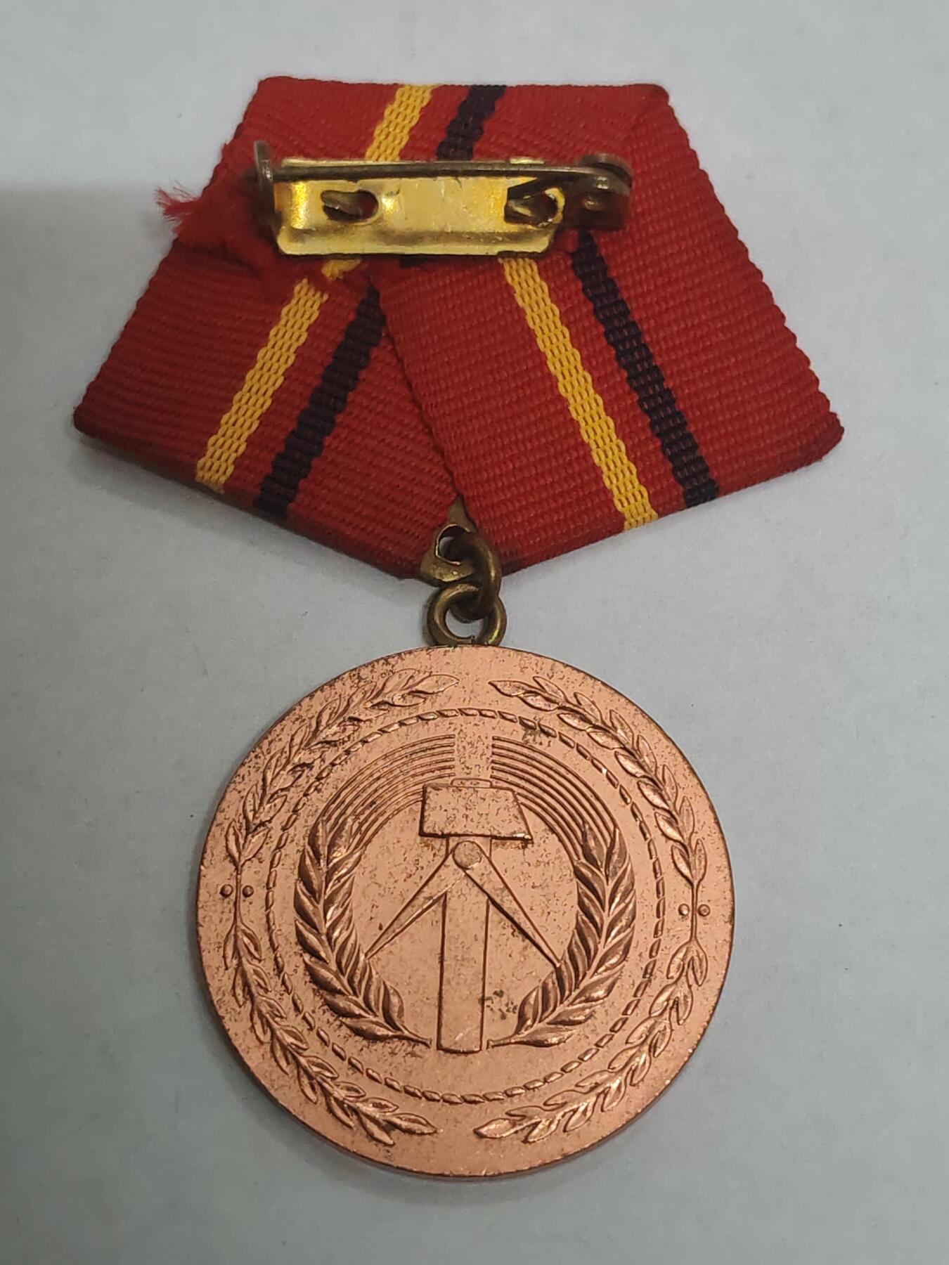 韵星假日拍卖第三十三期 -- Rimey Holidays Auction 33 民主德国铜级工战队功绩奖章