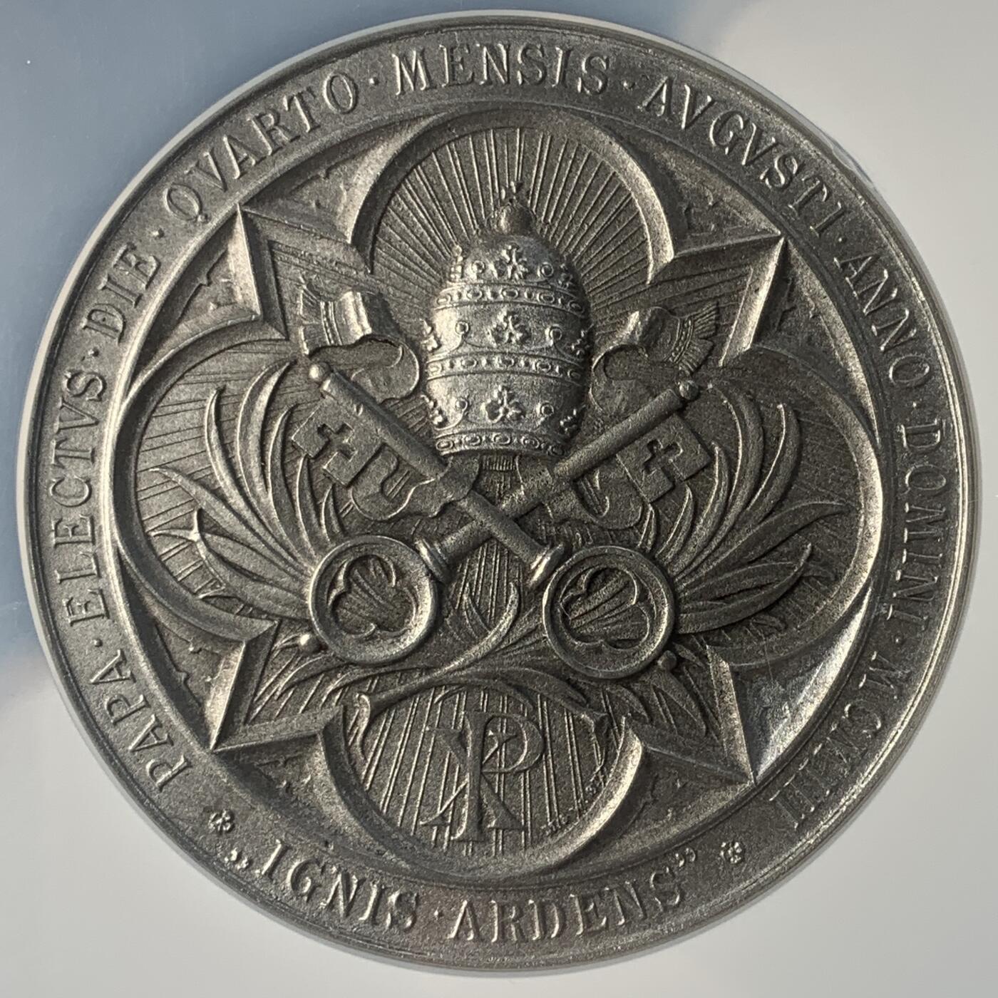 掌中浮雕-藏着的欧洲第047场 NGC MS65 : 1903年梵蒂冈教皇选举白色金属（局部镀金）纪念章，59mm