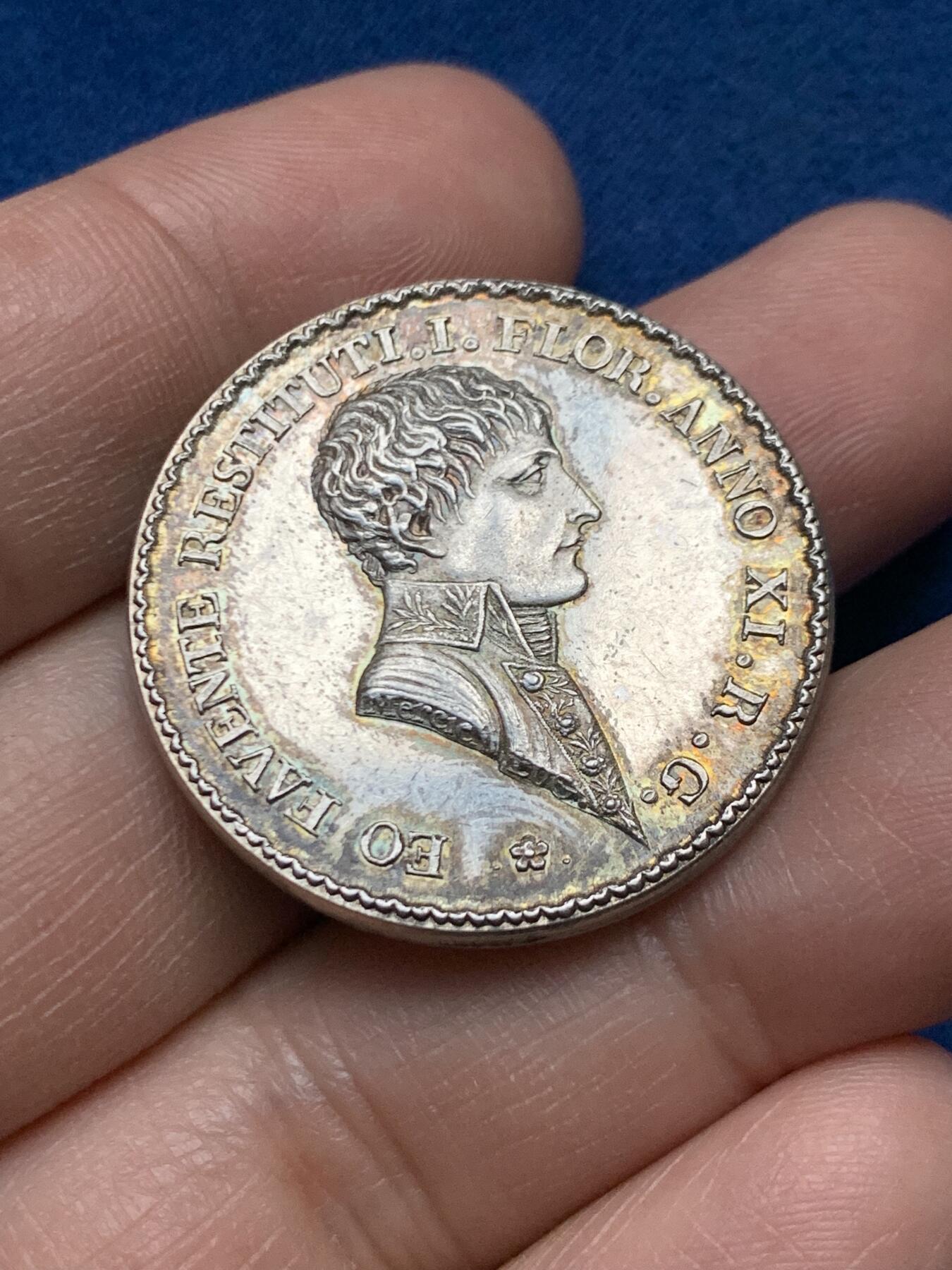 《竞宝斋》第451场 周日，周一，周二  3场连拍 （全场包邮，欢迎送拍） 法国拿破仑头像里昂股票经纪人银质代币，厚重，20.63g，31.5mm，手指边铭