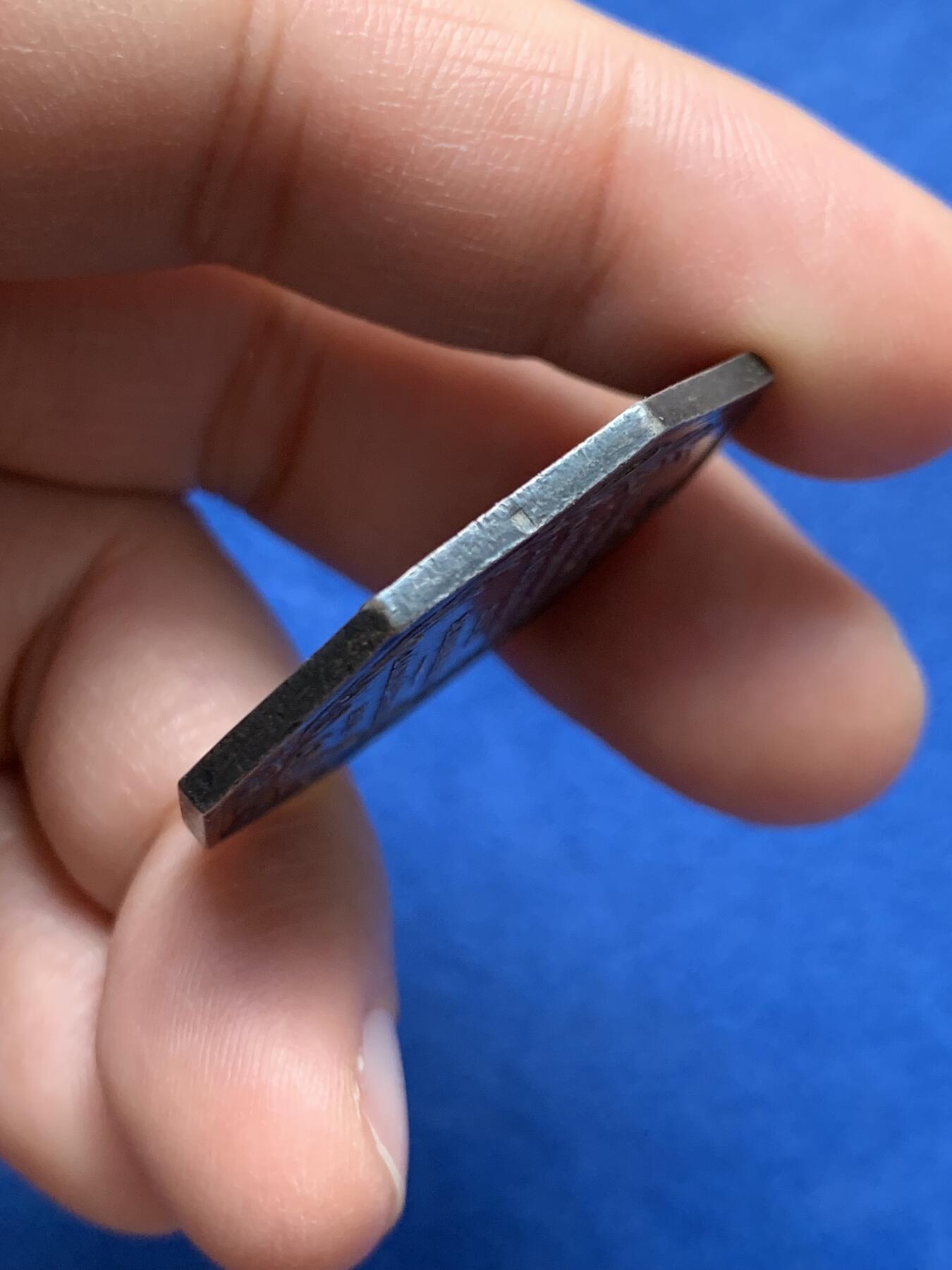 《竞宝斋》第451场 周日，周一，周二  3场连拍 （全场包邮，欢迎送拍） 法国八角银质代币，塞纳河三座铁桥公司，巴黎塞纳河外景，19.46g，35.1mm，1832年之前无边铭