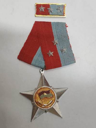 韵星假日拍卖第三十三期 -- Rimey Holidays Auction 33 - 越南南方共和国（越共）一级解放战功勋章软挂版带略 战功类奖章 非解放战时 库存品相 少见