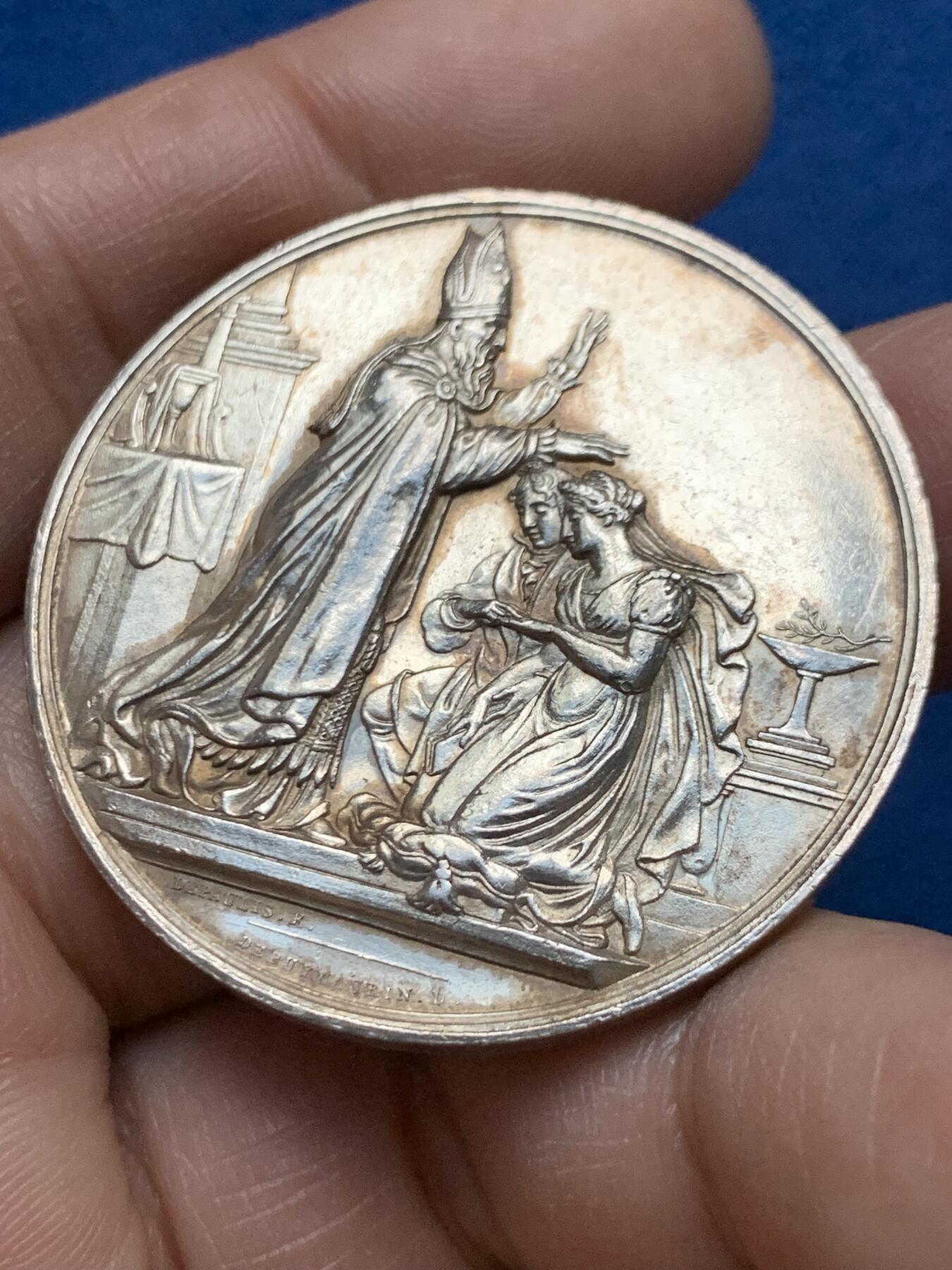 《竞宝斋》第451场 周日，周一，周二  3场连拍 （全场包邮，欢迎送拍） 法国婚姻爱情信物银章，31.42g，41.2mm，油灯边铭