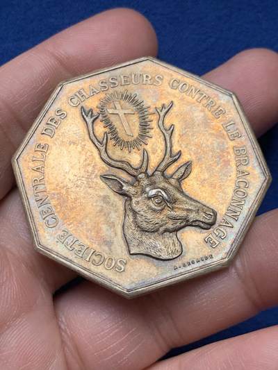 《竞宝斋》第451场 周日，周一，周二  3场连拍 （全场包邮，欢迎送拍） - 法国八角镀金银质代币，反盗猎协会，大版，39.5g，45.8mm，丰饶角边铭