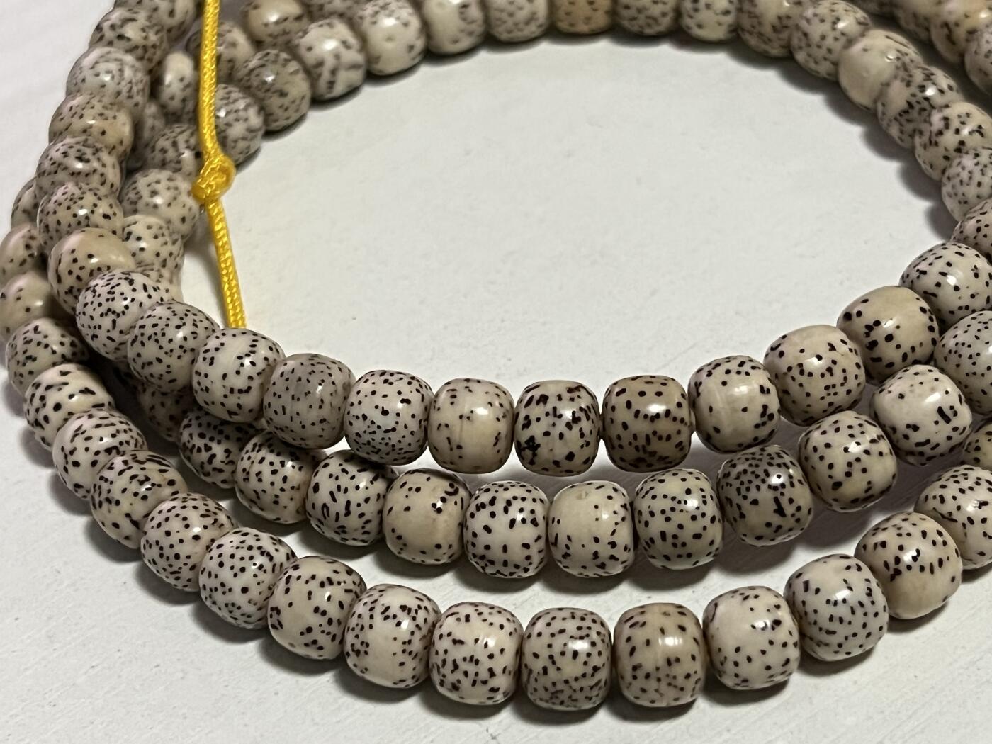 零元拍：代客随缘拍几条串儿，星月菩提手串两条（7/8，8/9），长串一条（7/8），菩提根手串两条（12），再加一条不知道是不是玉料的随型手串。