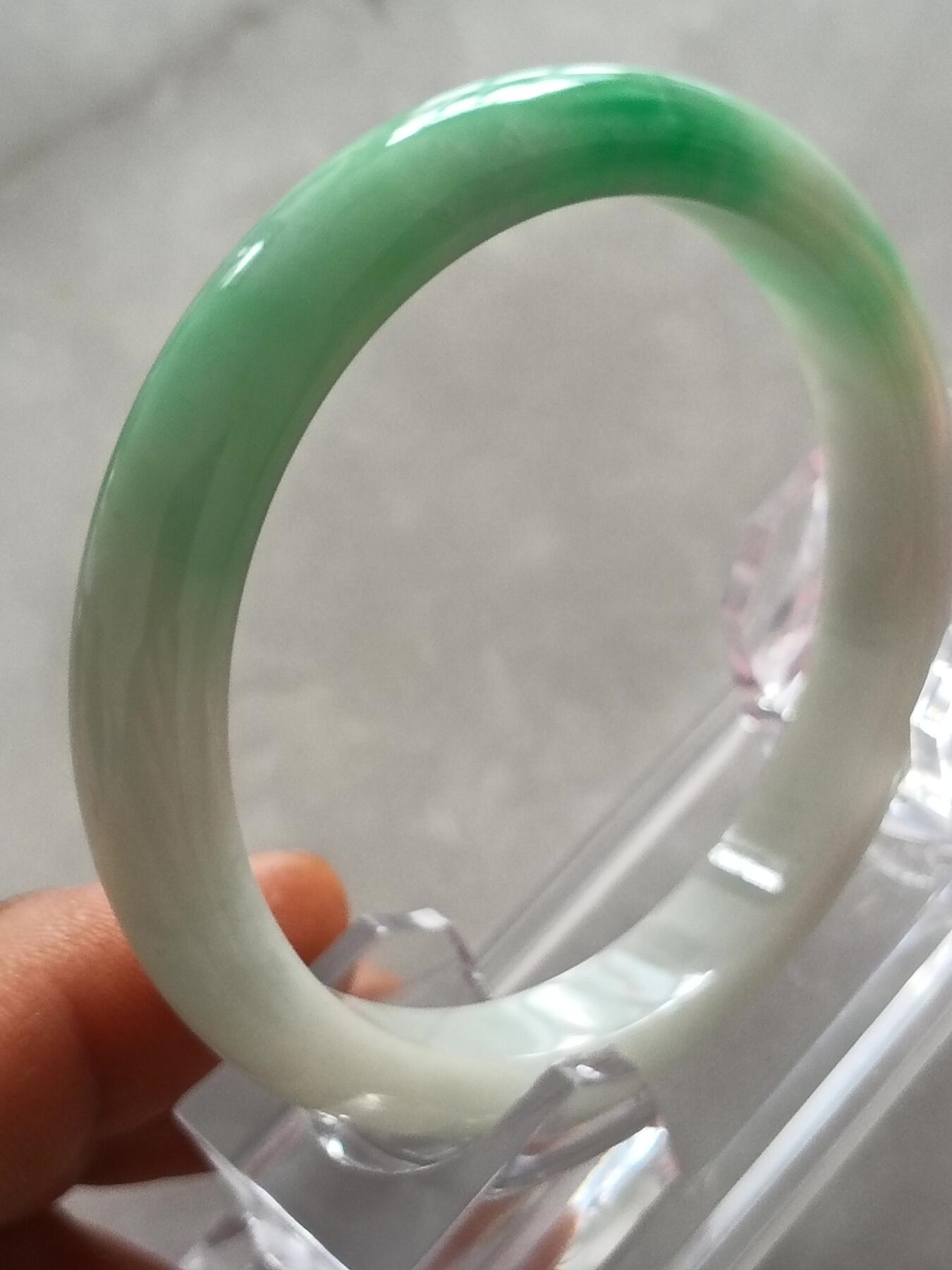 翡翠手镯  圈口56mm