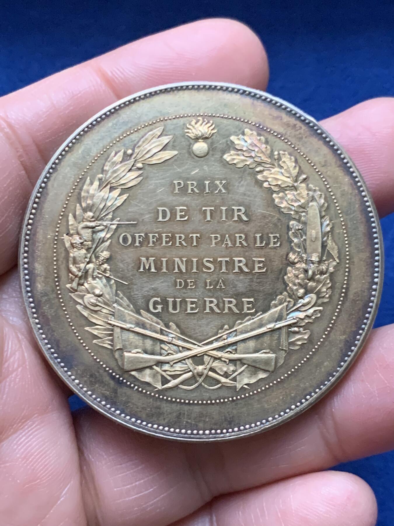 《竞宝斋》第451场 周日，周一，周二  3场连拍 （全场包邮，欢迎送拍） 法国战争部长颁发的射击比赛镀金银质奖章，67.11g，50.5mm，丰饶角边铭