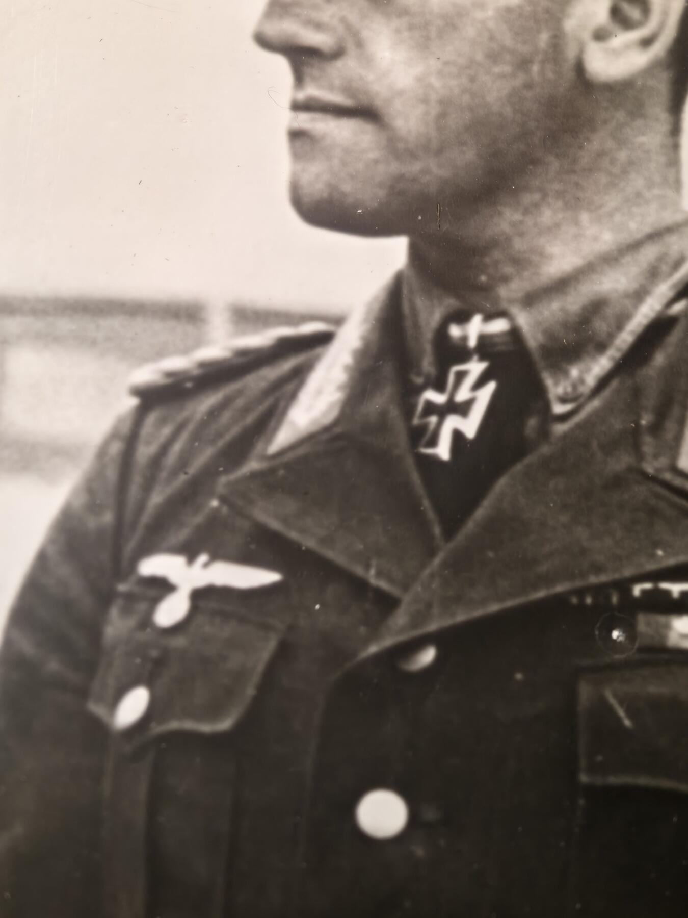 盛世勋华——号角文化勋章邮票专场拍卖第295期 德国（1939）骑士十字勋章获得者照片 阿尔弗雷德·高斯少将 佩戴骑士十字勋章/一战一级铁十字勋章及勋饰/坦克突击奖章/多联勋表等