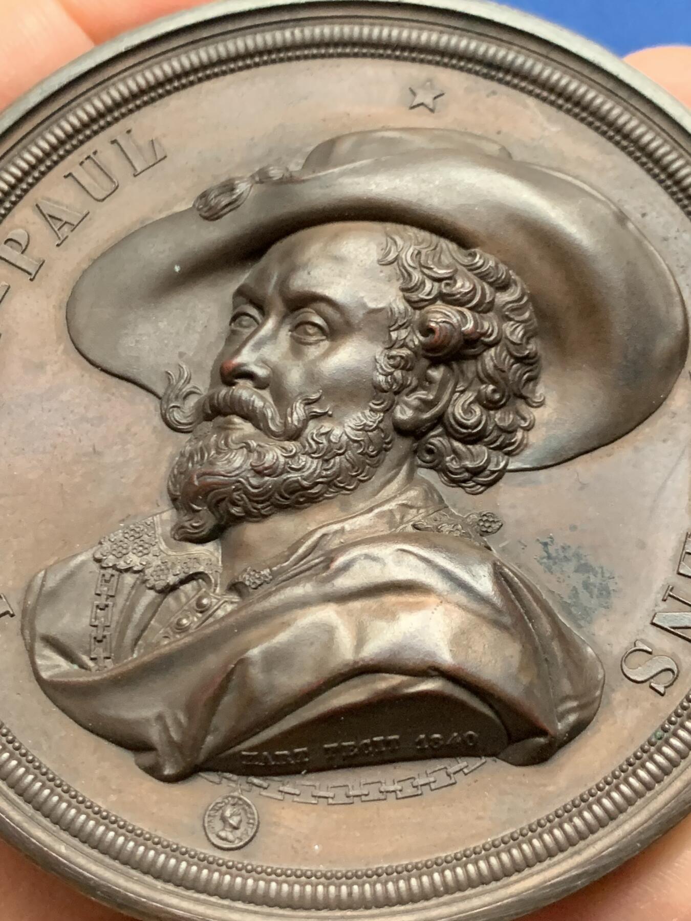 《竞宝斋》第451场 周日，周一，周二  3场连拍 （全场包邮，欢迎送拍） 1840年比利时画家鲁本斯逝世200周年纪念铜章，高浮雕，比常规68mm的尺寸大一圈，201.1g，71.8mm