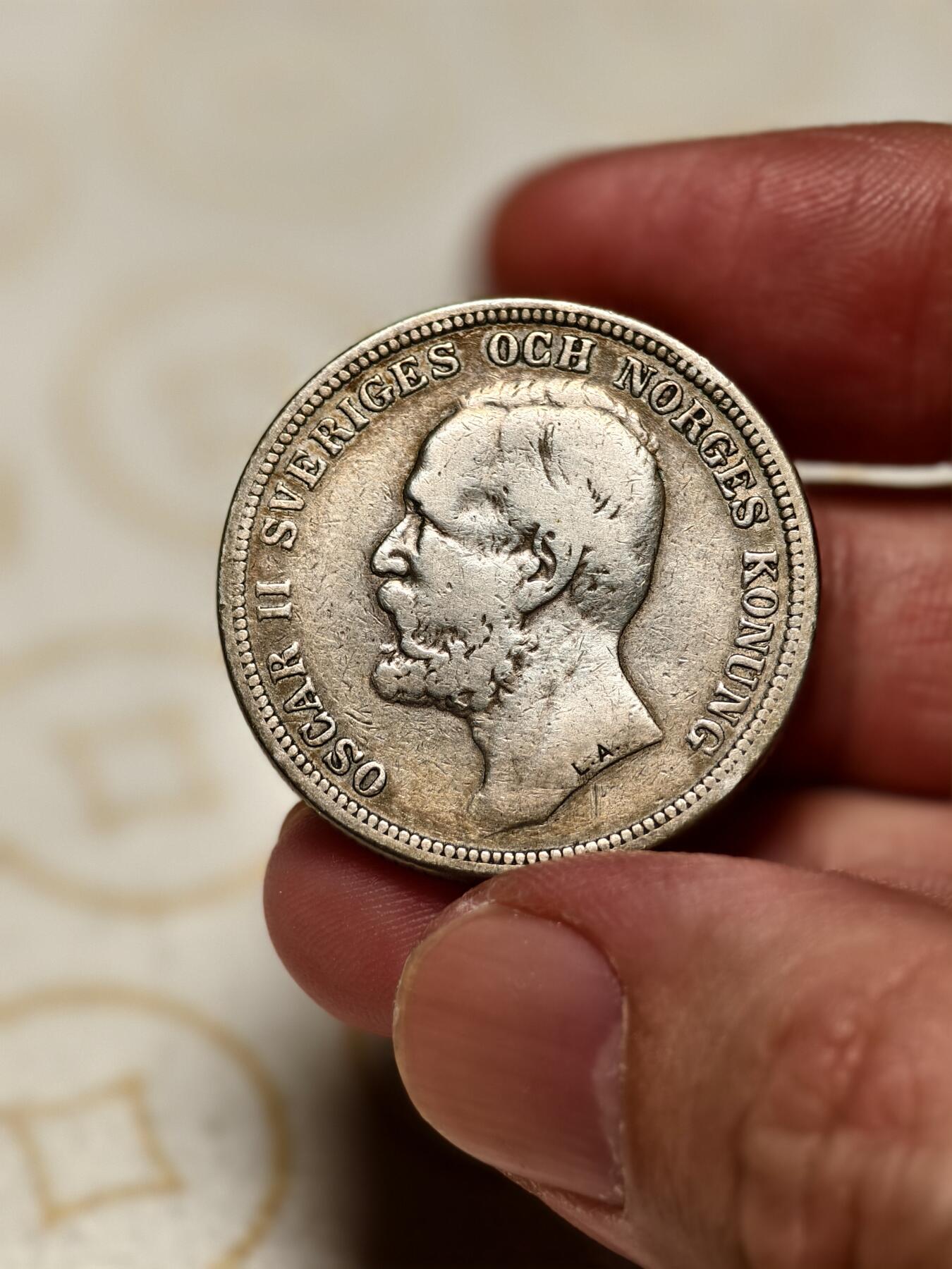 抚柳草堂-第四期章牌钱币（圣诞专场） 奖章勋章限时免佣 满百包邮 放漏专场 1897瑞典奥斯卡二世2克朗银币 重14.7克 流通好品底板带光