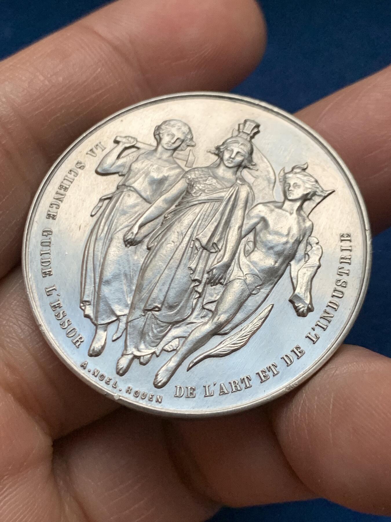 《竞宝斋》第451场 周日，周一，周二  3场连拍 （全场包邮，欢迎送拍） 法国诺曼底塞纳河下雨工商业自由协会银质代币，24.88g，38.5mm，丰饶角边铭