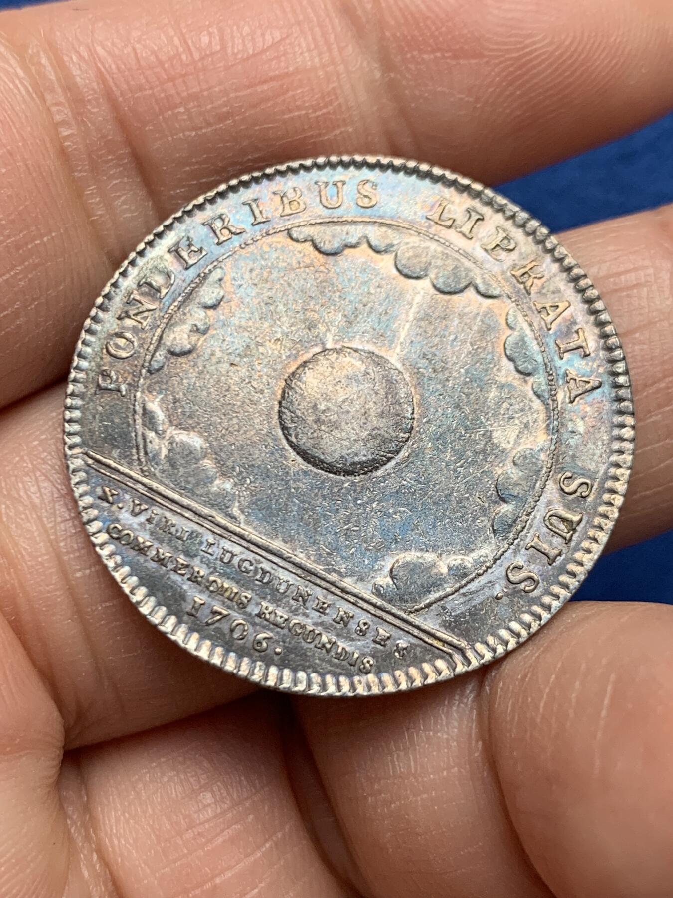 《竞宝斋》第451场 周日，周一，周二  3场连拍 （全场包邮，欢迎送拍） 法国1706年里昂商会银质代币，8.92g，30.8mm