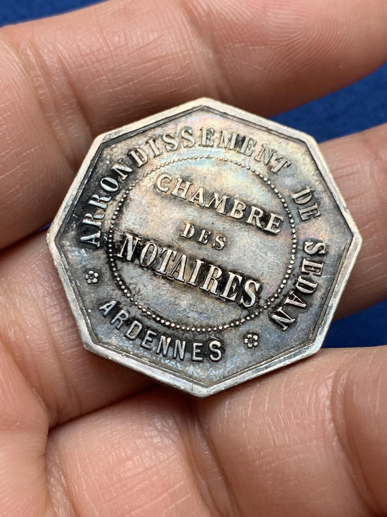 《竞宝斋》第451场 周日，周一，周二  3场连拍 （全场包邮，欢迎送拍） 法国色当地区公证人协会八角银质代币，12.12g，29.5mm，边铭：菱形+野猪头