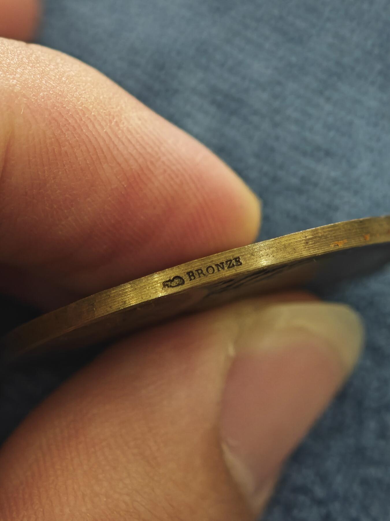 法国作家维克多.雨果铜像章 法国章牌雕塑大师夏普兰作品 直径23毫米， 重量23.3克