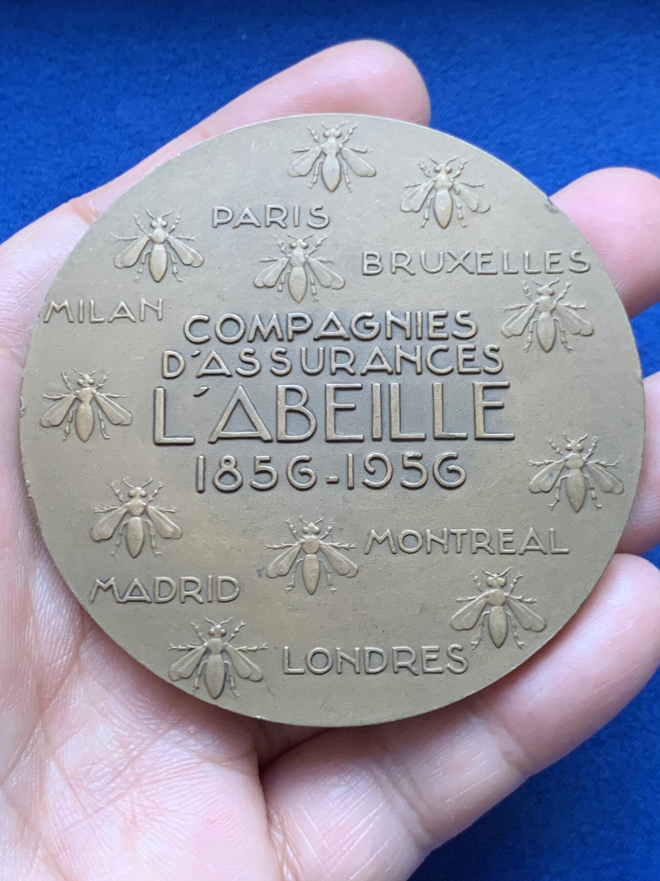 《竞宝斋》第451场 周日，周一，周二  3场连拍 （全场包邮，欢迎送拍） 1956年法国航空公司保险装饰艺术大规格铜章，作者：Delamarre，直径：67.5mm，重：156.7g