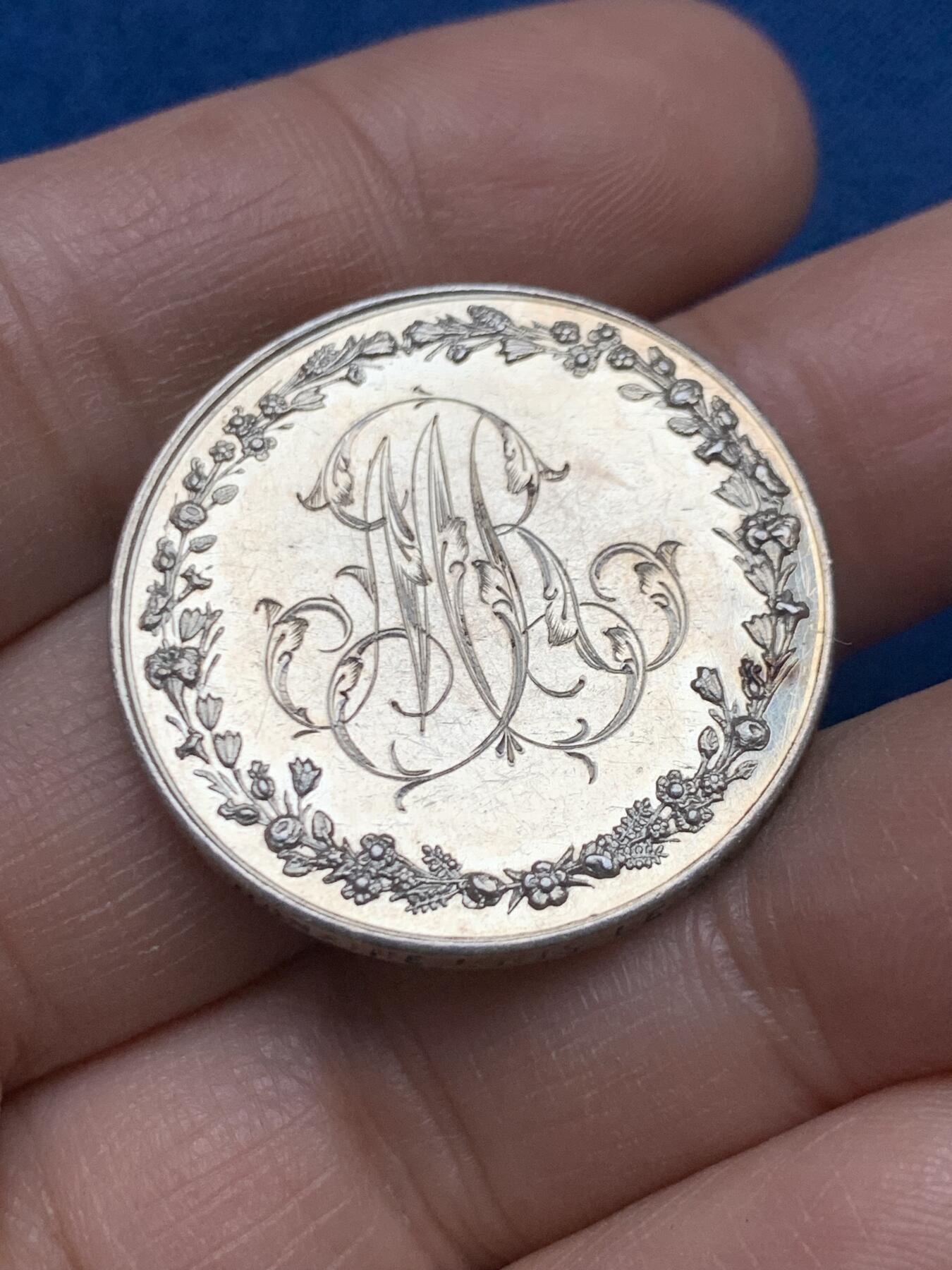 《竞宝斋》第451场 周日，周一，周二  3场连拍 （全场包邮，欢迎送拍） 法国婚姻与爱情纪念银章，13.74g，30.5mm，丰饶角边铭