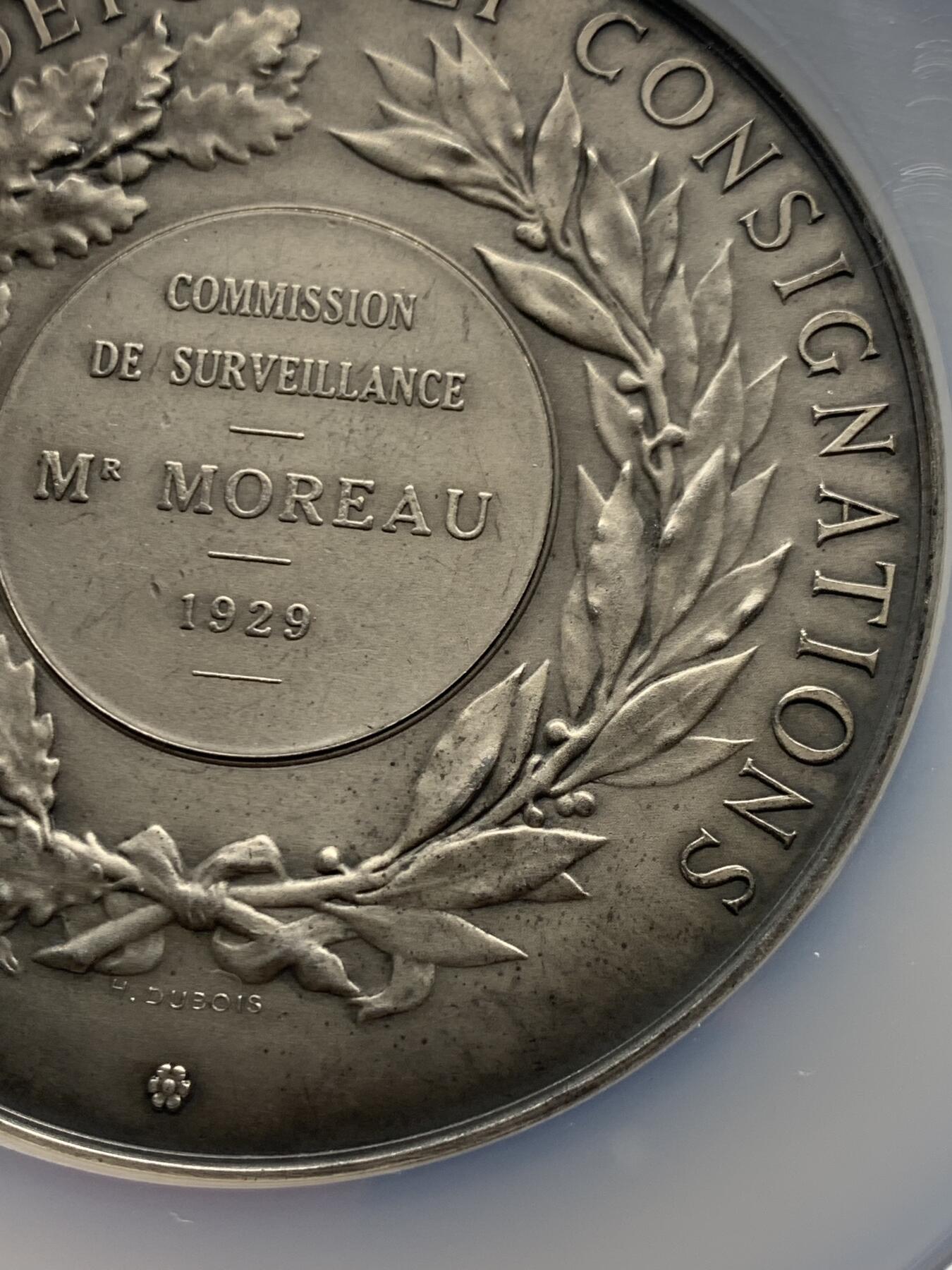 《竞宝斋》第451场 周日，周一，周二  3场连拍 （全场包邮，欢迎送拍） NGC MS62 法国1929年信托投资银章，直径：68mm、重：157g，丰饶角边铭，少见品种，稀有大规格款。正面是正义女神与和平女神，背面是橡树叶环绕的奖章，雕工精美。