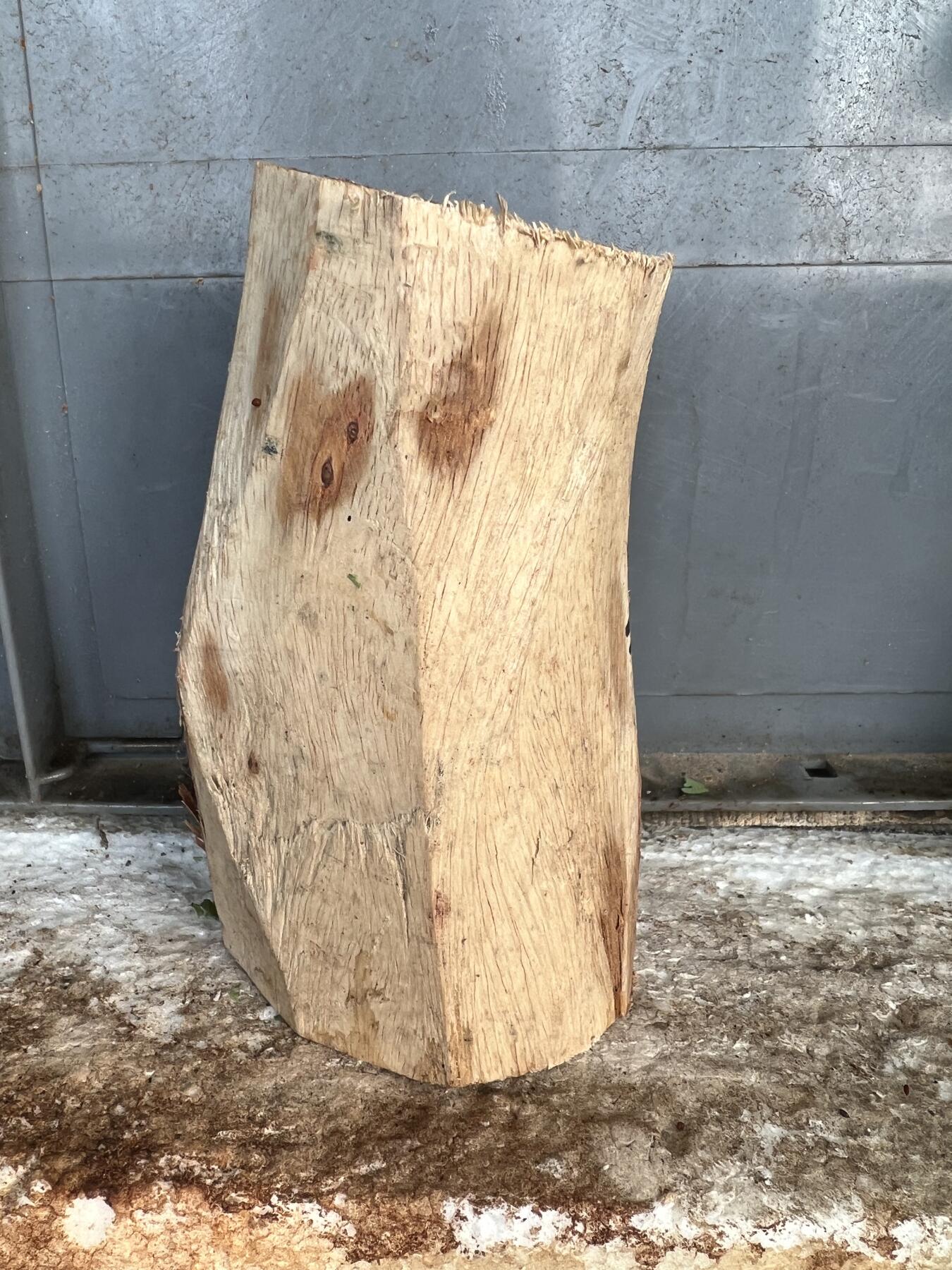 零元拍：  1688/6 海南黄花梨原料。因为料子不规则，尺寸为大约尺寸：113/54/60/52/48MM