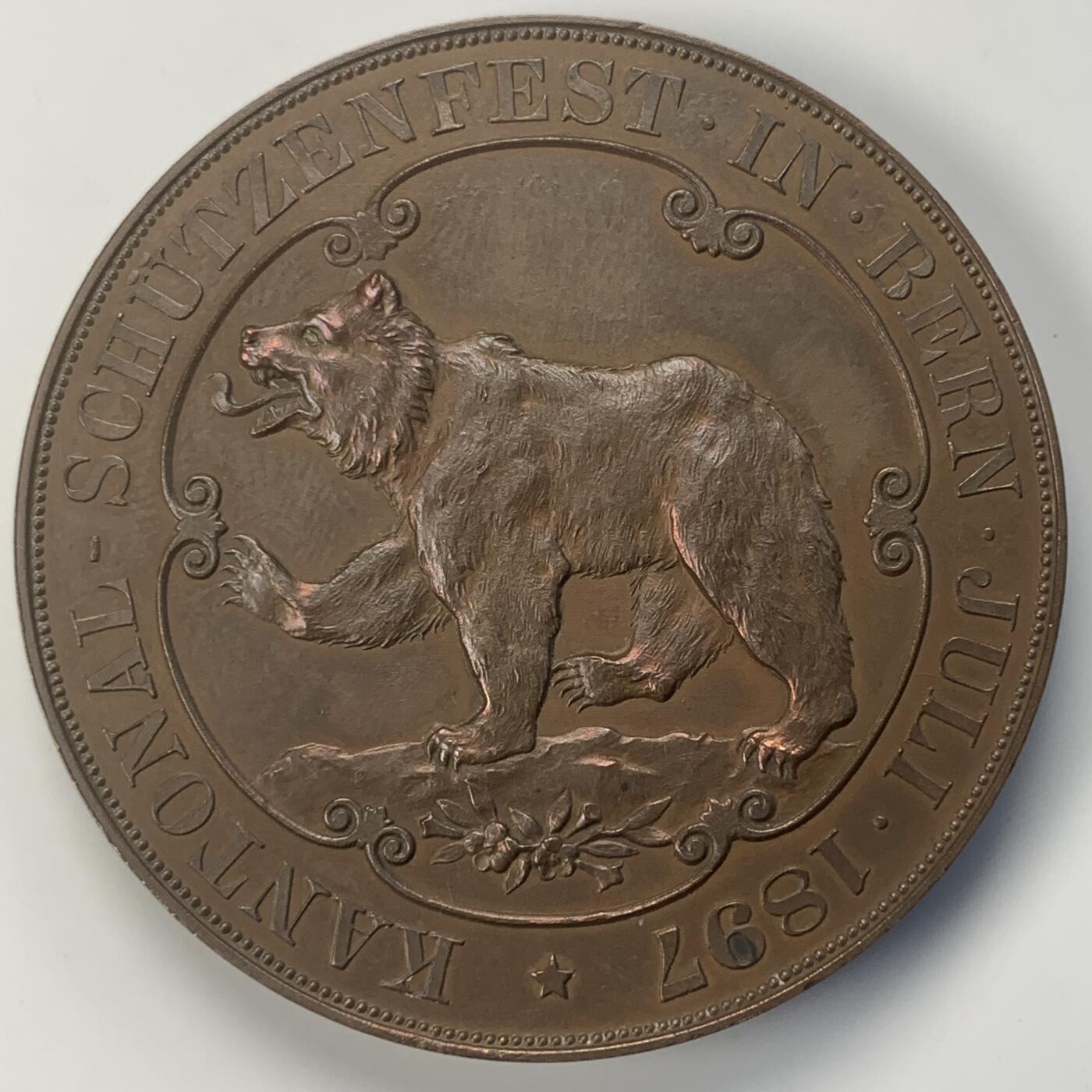 掌中浮雕-藏着的欧洲第047场 1897年瑞士伯尔尼狩猎节纪念章 ，  45mm，盒子有破损如图