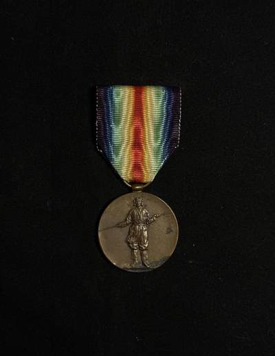 欢庆元旦！戎马世界章牌大赏第109期元旦大拍 - 日本一战战捷纪念章