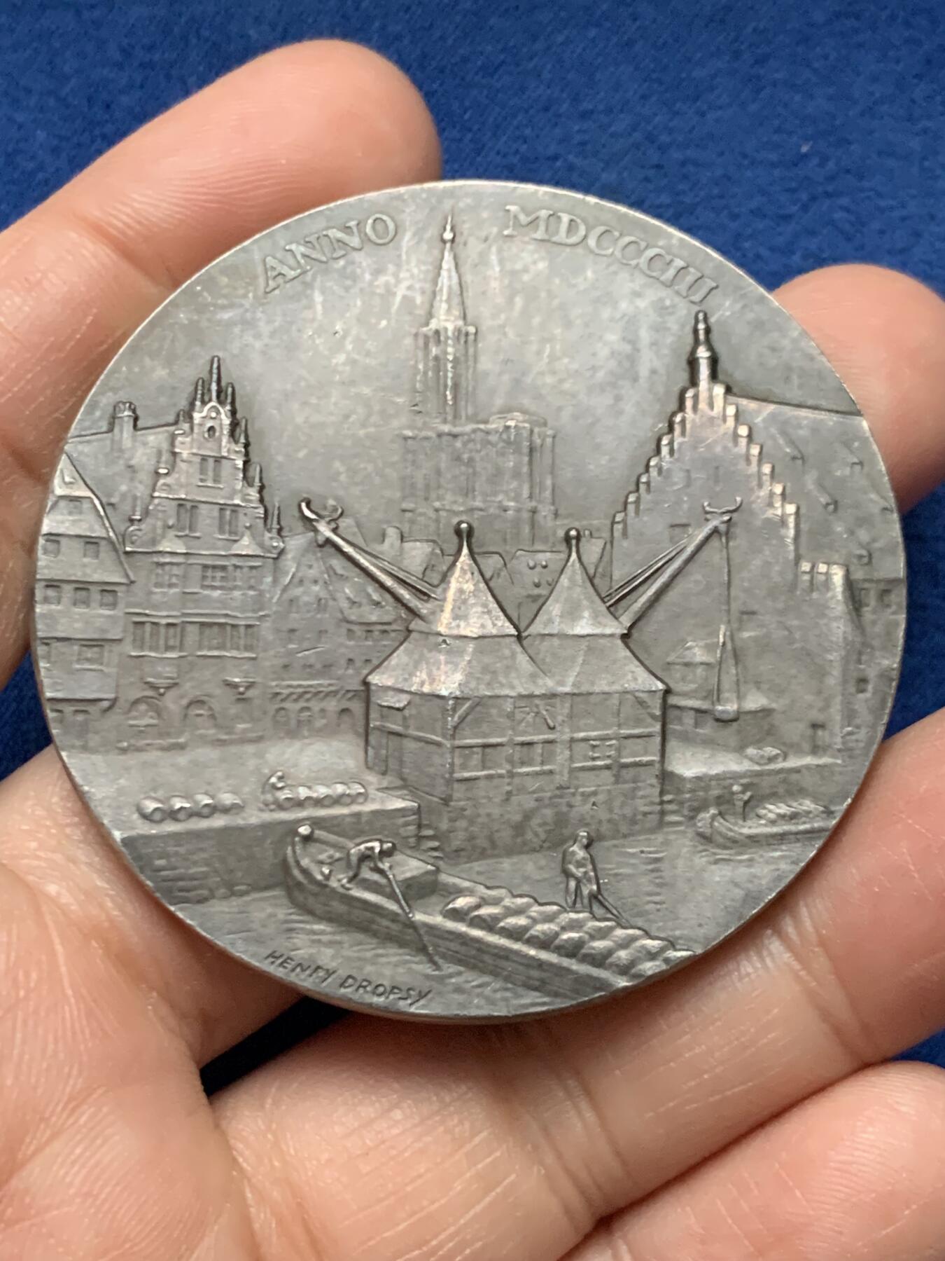 《竞宝斋》第451场 周日，周一，周二  3场连拍 （全场包邮，欢迎送拍） 法国斯特拉斯堡商会银章，72.38g，53.6mm，边铭：野猪头+菱形argent