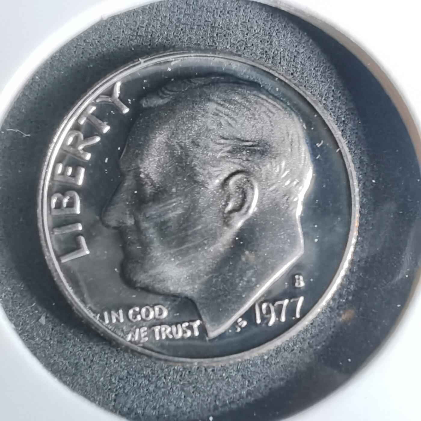 沼泽如烟--第943场 美国1977年十分精制币