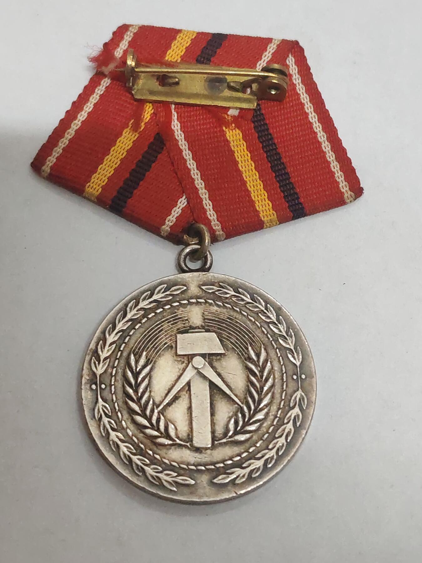 韵星假日拍卖第三十三期 -- Rimey Holidays Auction 33 民主德国银级工战队功绩奖章