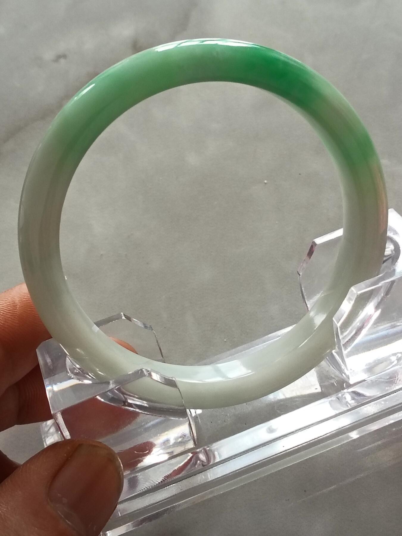 翡翠手镯  圈口56mm