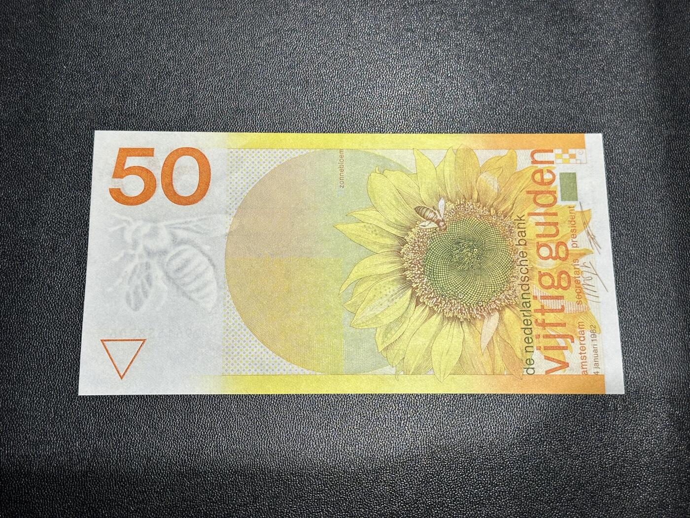 《外钞收藏家》第五百九十六期（精品大拍场）（本平台长期征集拍品、欢迎藏友们联系合作）