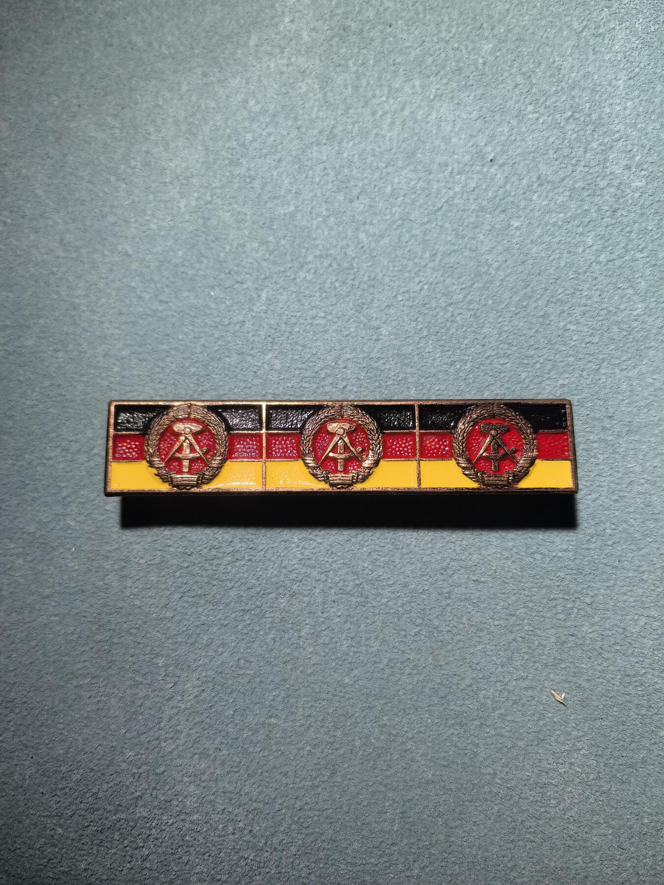 盛世勋华——号角文化勋章邮票专场拍卖第295期 东德社会主义劳动积极集体荣誉证章勋略 三次授予