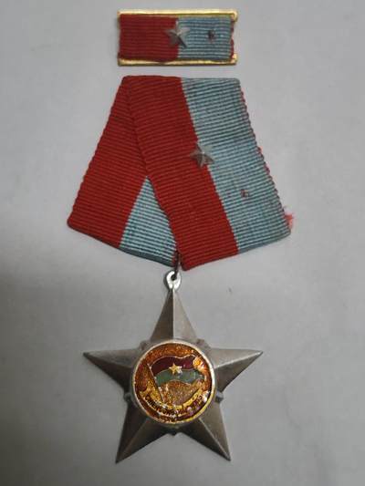 韵星假日拍卖第三十三期 -- Rimey Holidays Auction 33 - 越南南方共和国（越共）三级解放战功勋章 战功类奖章 非解放战时 库存品相 少见