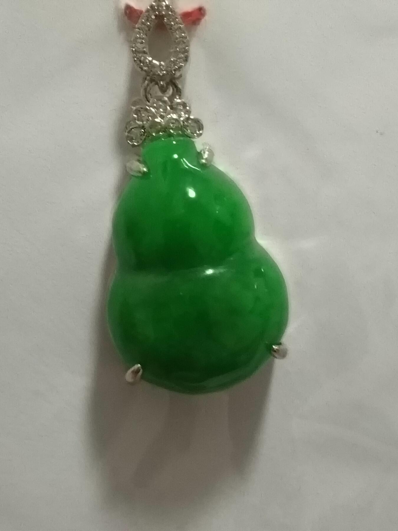 天然翡翠吊坠