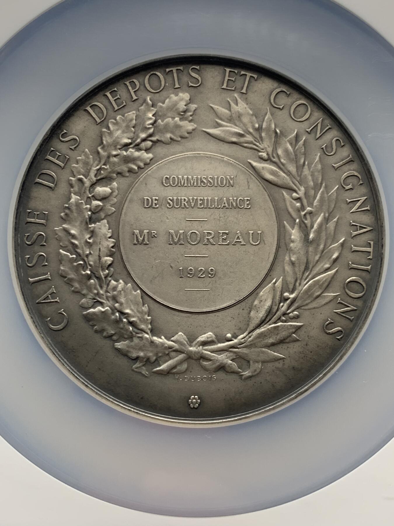 《竞宝斋》第451场 周日，周一，周二  3场连拍 （全场包邮，欢迎送拍） NGC MS62 法国1929年信托投资银章，直径：68mm、重：157g，丰饶角边铭，少见品种，稀有大规格款。正面是正义女神与和平女神，背面是橡树叶环绕的奖章，雕工精美。