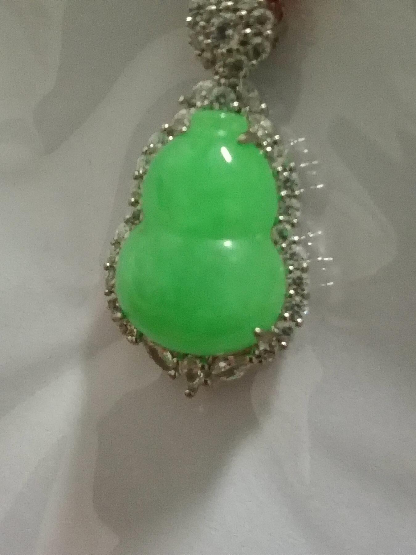 天然翡翠A货帝王绿葫芦镶嵌吊坠