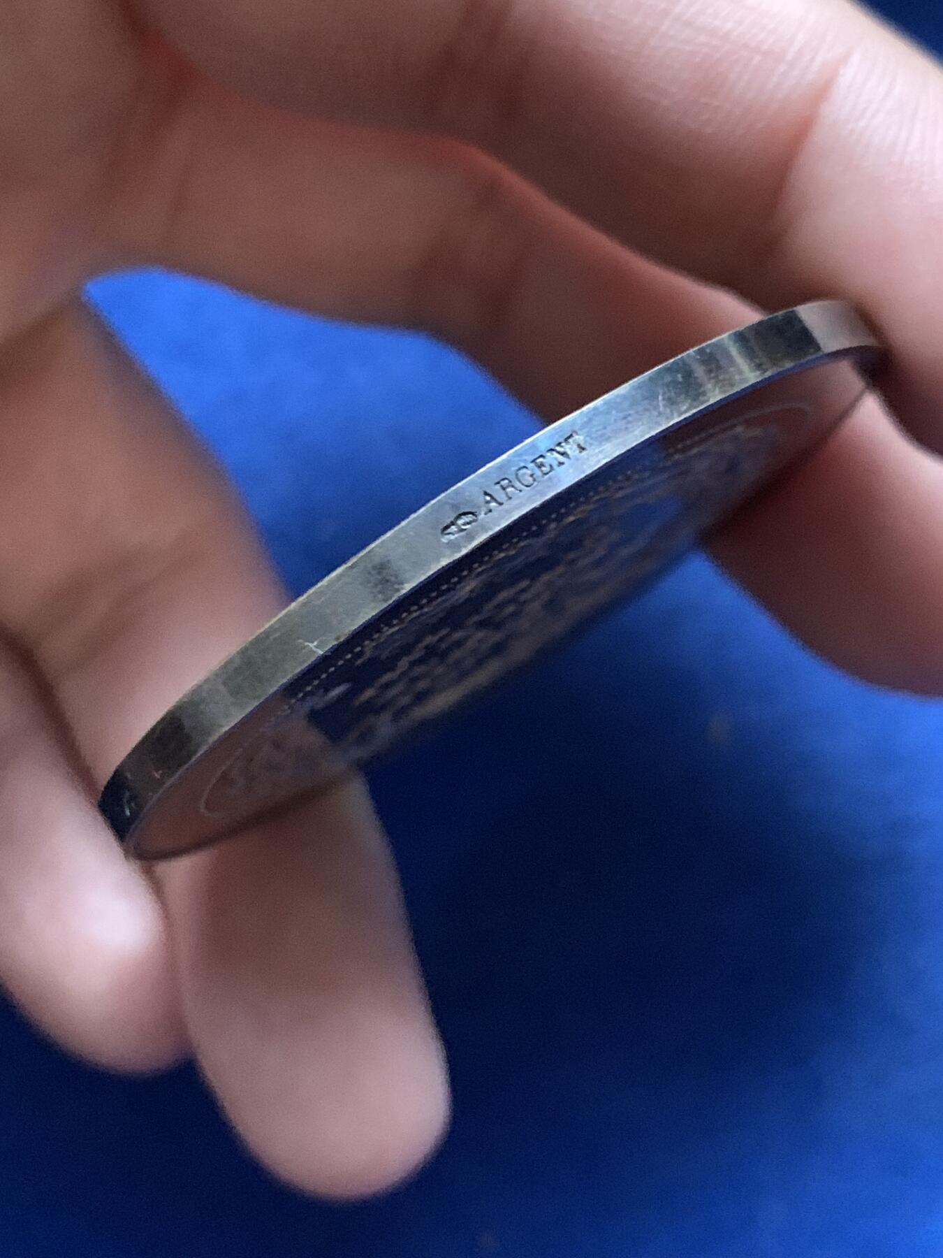 《竞宝斋》第451场 周日，周一，周二  3场连拍 （全场包邮，欢迎送拍） 法国战争部长颁发的射击比赛镀金银质奖章，67.11g，50.5mm，丰饶角边铭