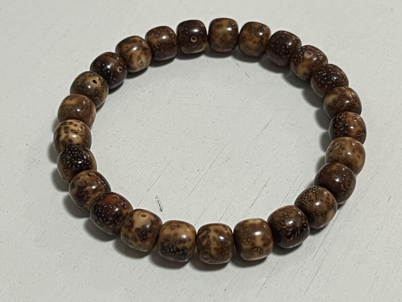 零元拍：代客随缘拍几条串儿，星月菩提手串两条（7/8，8/9），长串一条（7/8），菩提根手串两条（12），再加一条不知道是不是玉料的随型手串。