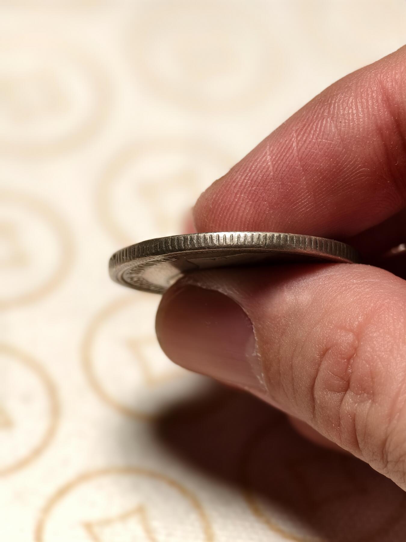 抚柳草堂-第四期章牌钱币（圣诞专场） 奖章勋章限时免佣 满百包邮 放漏专场 1897瑞典奥斯卡二世2克朗银币 重14.7克 流通好品底板带光