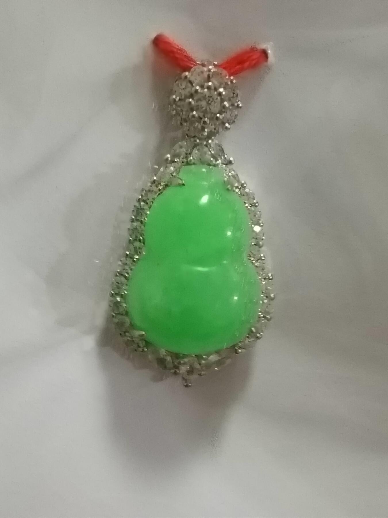 天然翡翠A货帝王绿葫芦镶嵌吊坠