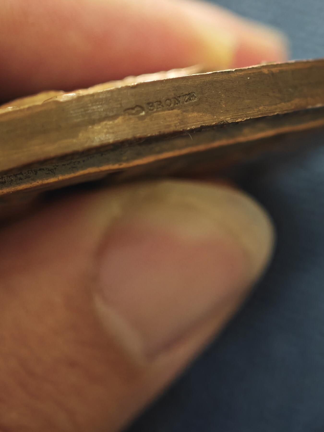 法国纪念塞巴斯蒂安.巴赫大铜章 德国作曲家塞巴斯蒂安.巴赫被誉为西方现代音乐之父。  直径64毫米。重164克。