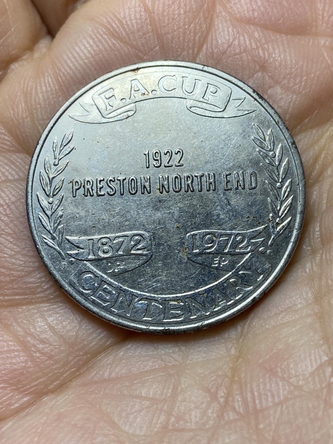 2025年第一百四十四场(总第一百七十场）品种丰富英国一线回流散币年末特拍场第一场(免佣金) 英国🇬🇧足总杯百年纪念章(普雷斯顿北区足球俱乐部1922年亚军)