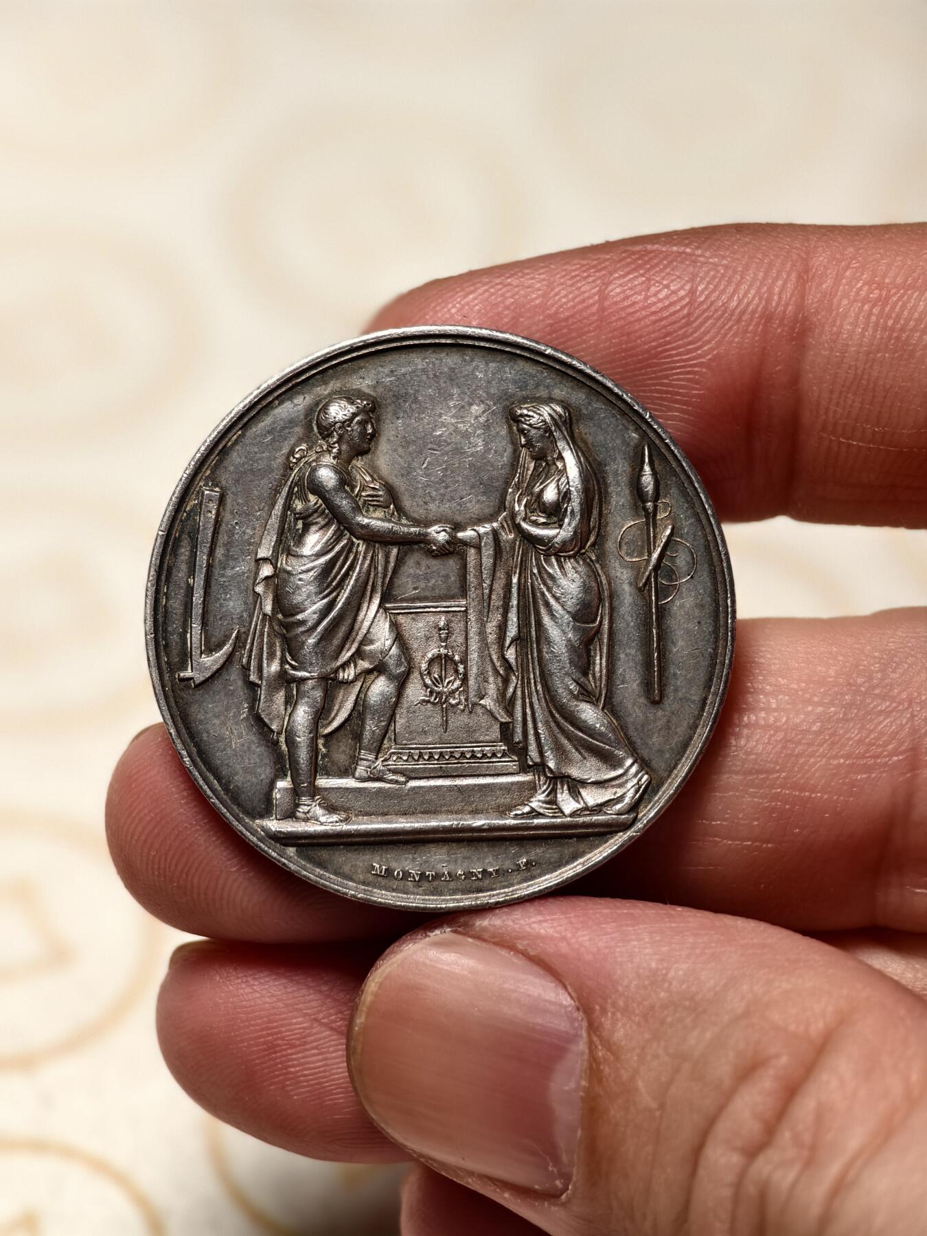 抚柳草堂-第四期章牌钱币（圣诞专场） 奖章勋章限时免佣 满百包邮 放漏专场 1885法国婚姻与爱情银章  950高银重18克 34mm 丰饶角银标 背面手刻花押非常漂亮