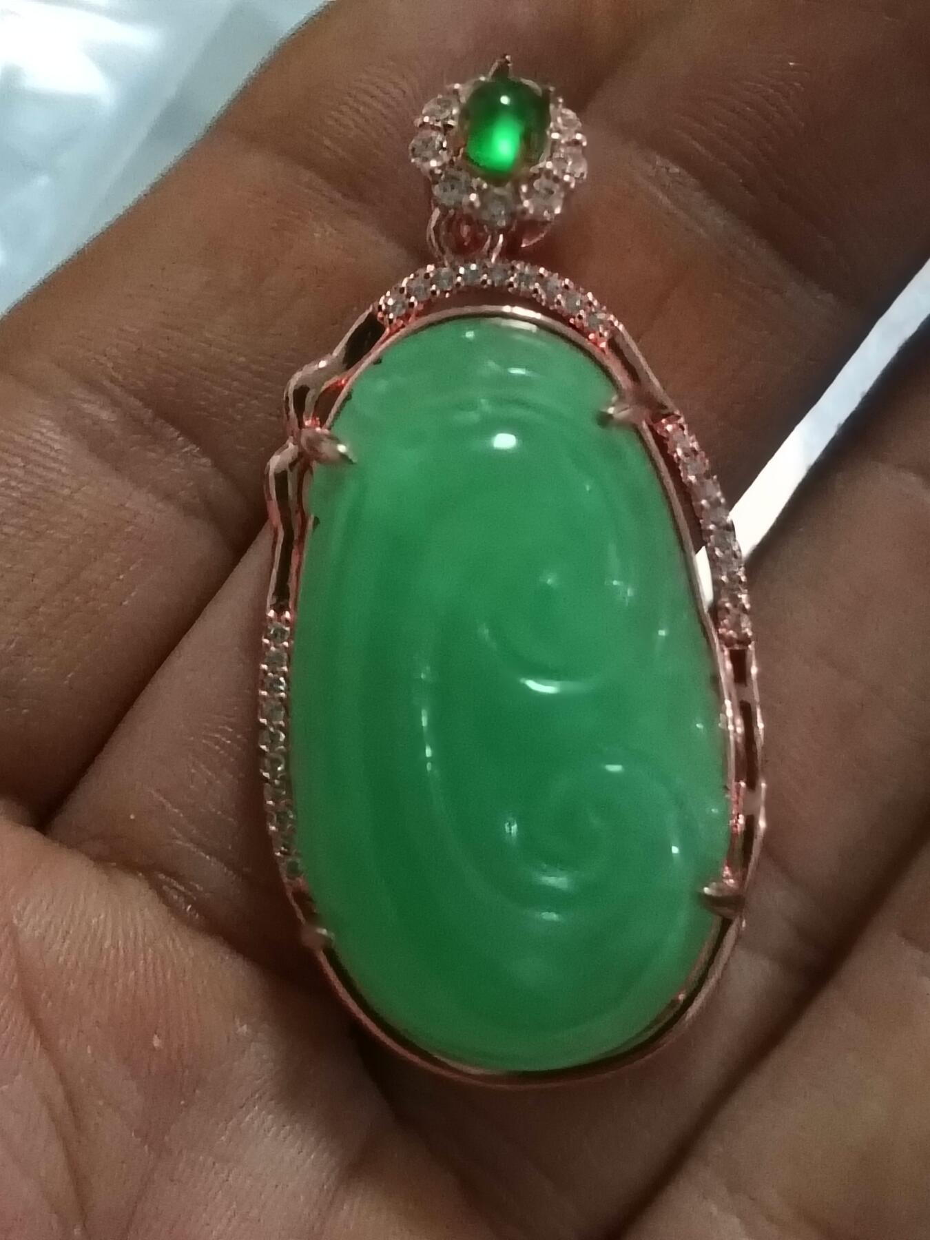 翡翠阳绿色如意镶嵌吊坠