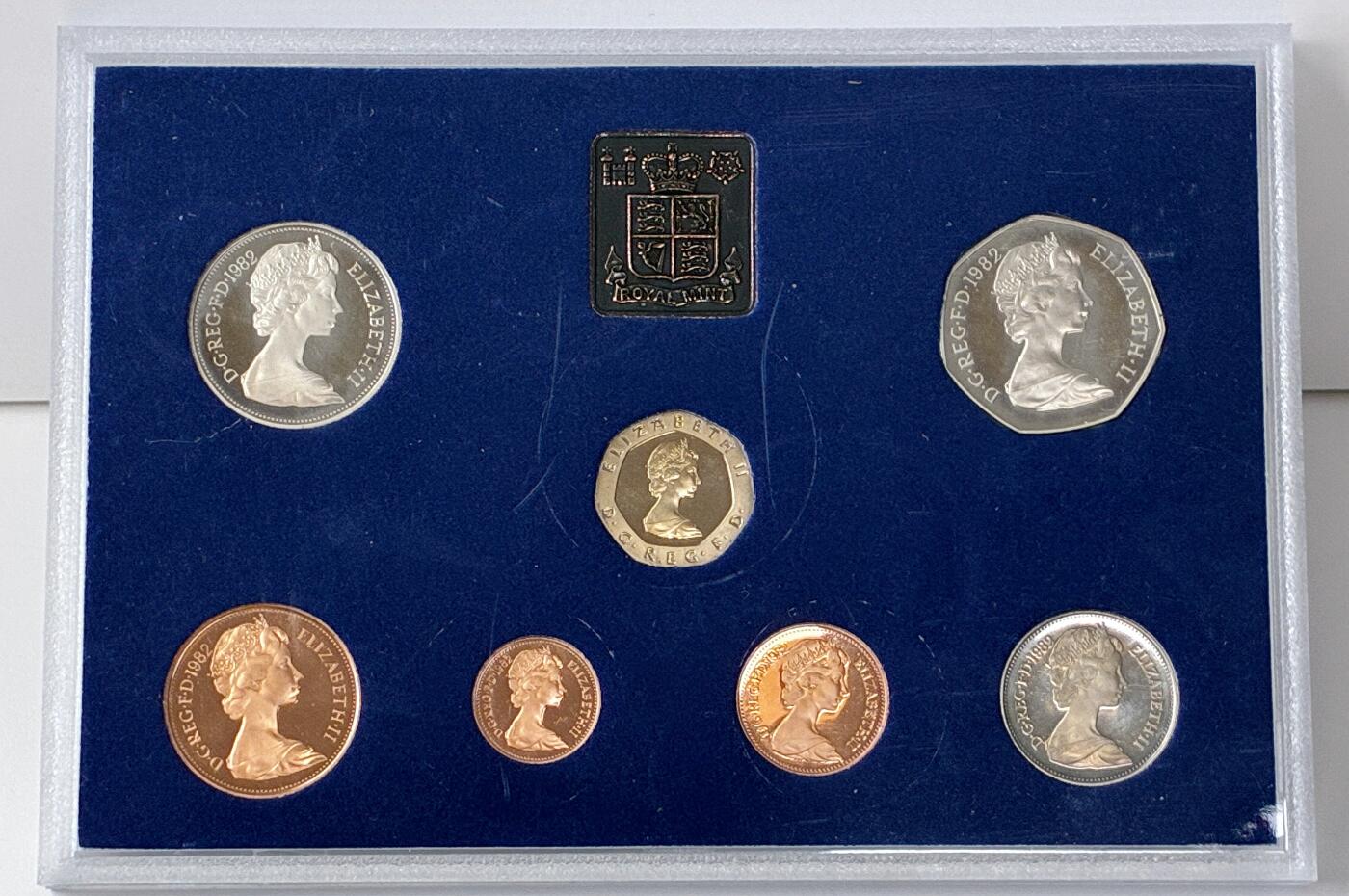 【雨安】【直播拍卖】【世界币章121期-裸币】2025-12-26 周五 19:30 保真 [现代套币] Great Britain 英国 套币 精制套币 1982年