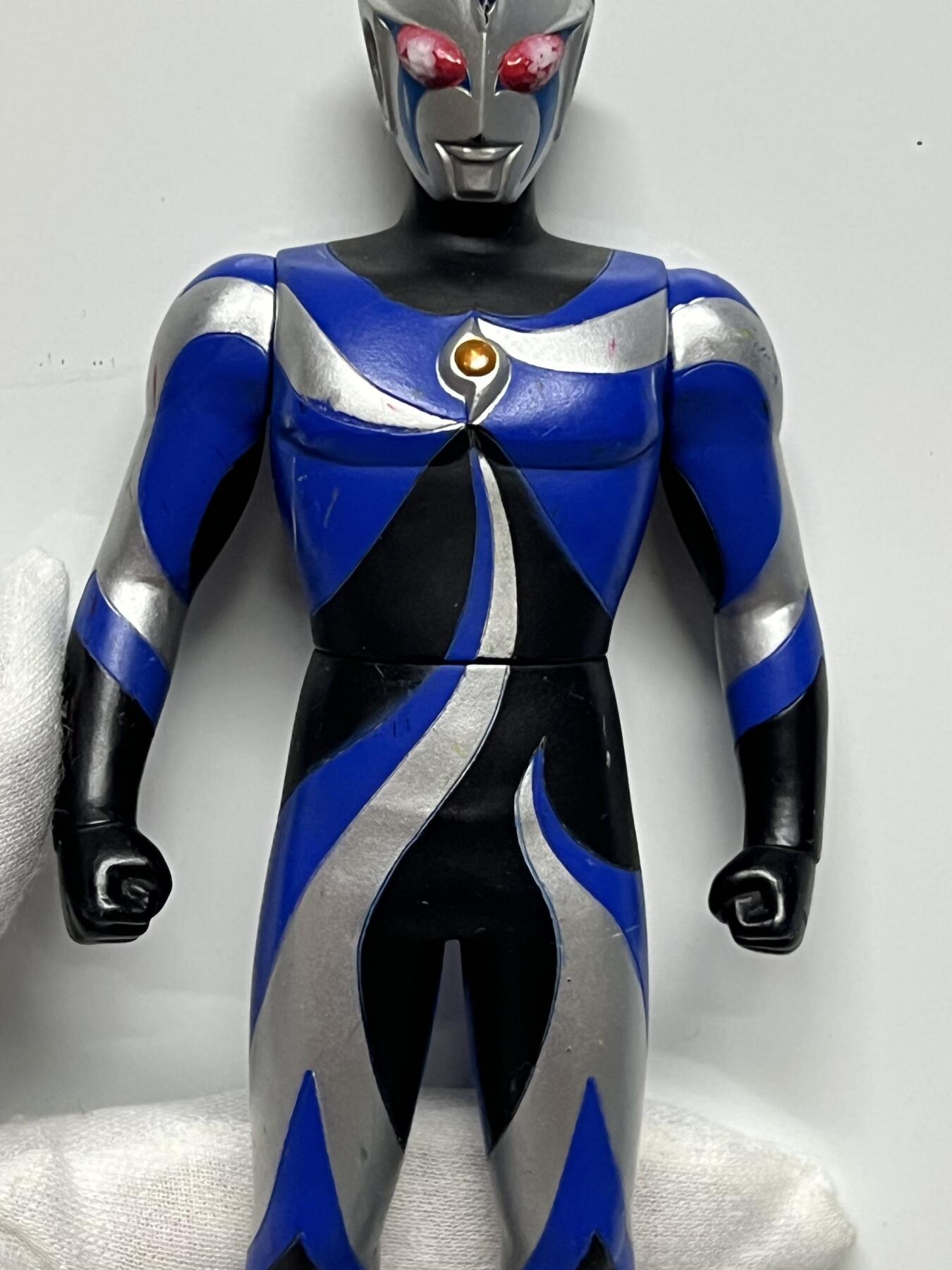 零元拍：海淘中古玩具 万代系列 后背附带铭文以及钢印 2001出品 20多年老玩具 掉漆蹭色属正常现象！邪恶之光！高斯奥特曼的复制体 卡欧斯奥特曼 软胶模型 中古玩具收藏家必备小摆件