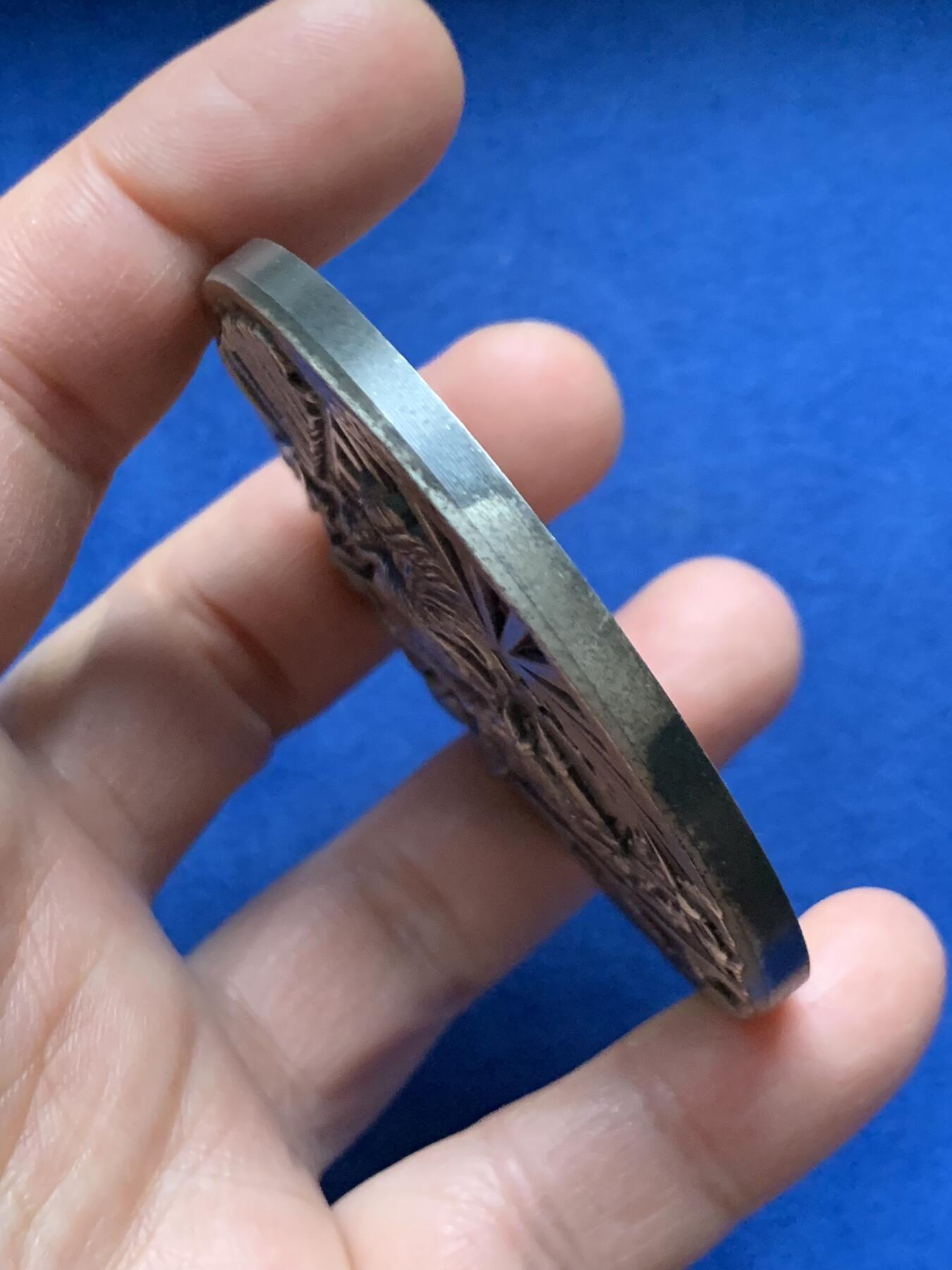 《竞宝斋》第451场 周日，周一，周二  3场连拍 （全场包邮，欢迎送拍） 法国索米尔工业区成立100周年纪念章，137.9g，64.7mm，无边铭