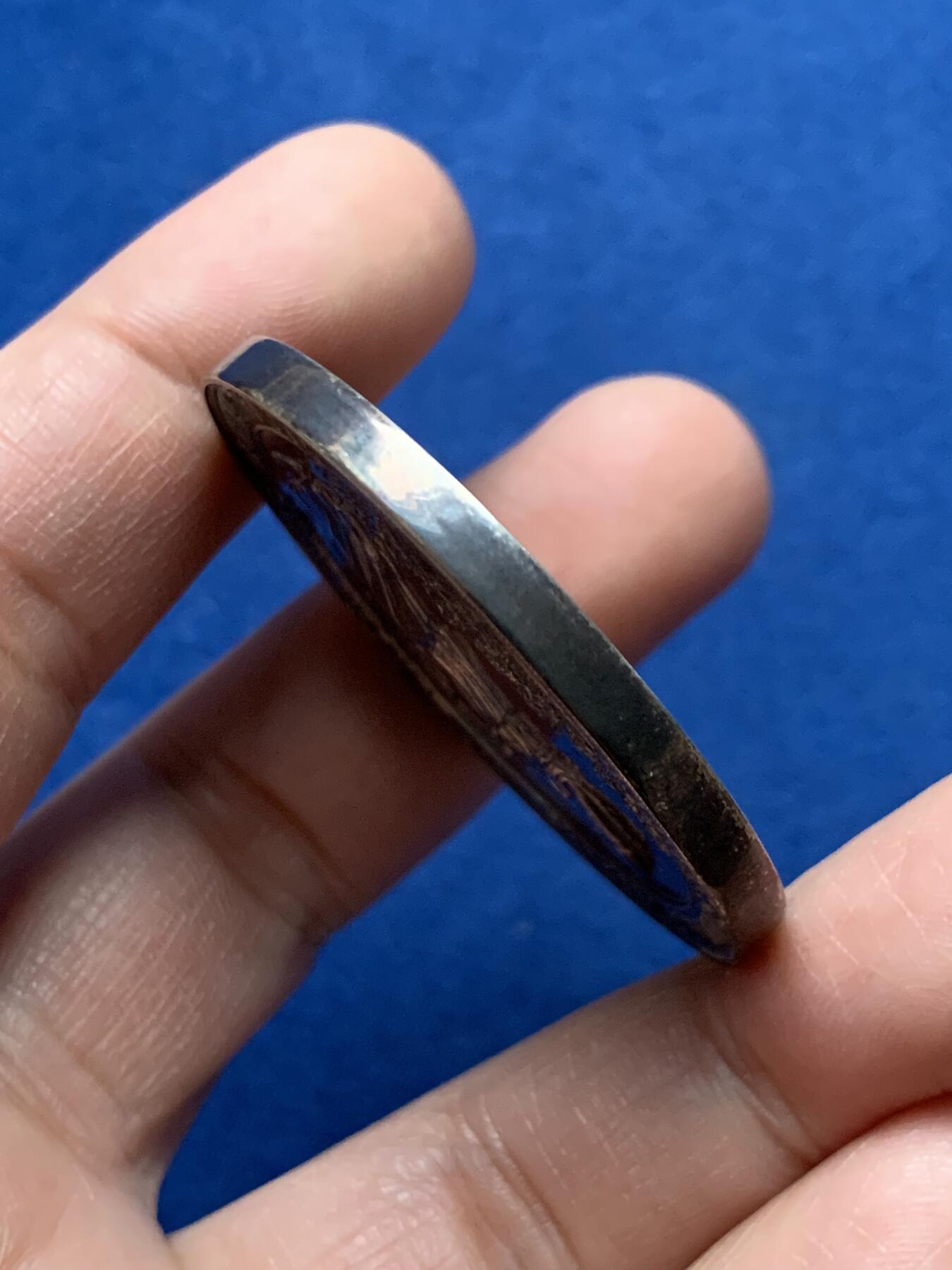 《竞宝斋》第451场 周日，周一，周二  3场连拍 （全场包邮，欢迎送拍） 英国伍斯特郡1927年酿酒师同盟贸易会国际展销大银章，颁发给啤酒酿造比赛的第一名，通体五彩包浆有走狮银标；带原盒，46.2克，44.5mm。